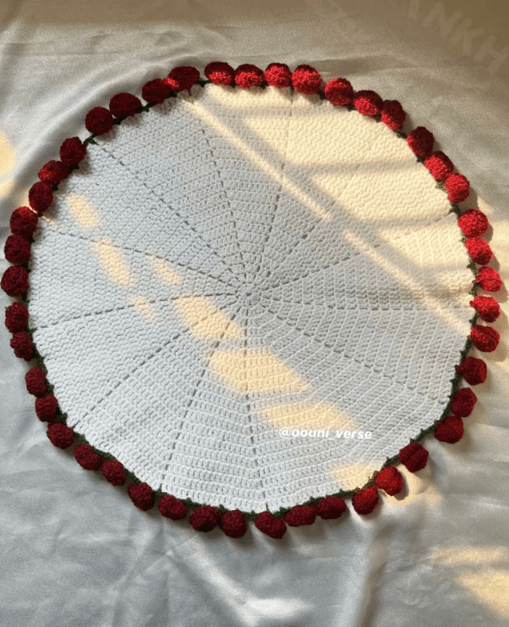 Handmade Crochet Rose Border Round Blanket | Crochet By Pihu - Crochet By Pihu