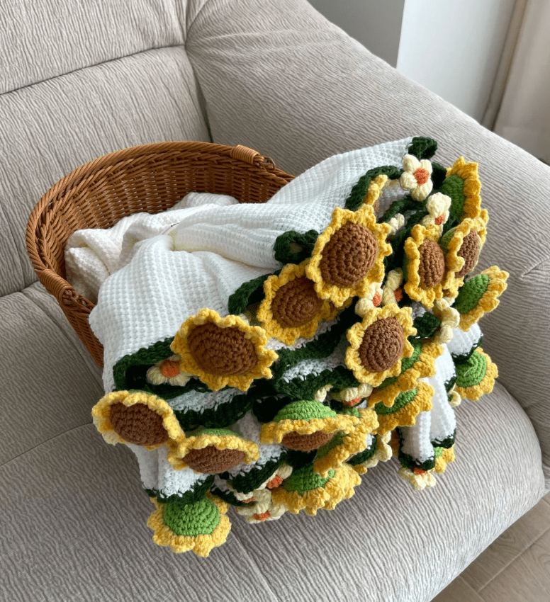 Handmade Crochet Rose Border Round Blanket | Crochet By Pihu - Crochet By Pihu