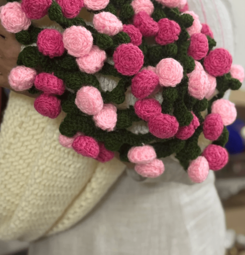 Handmade Crochet Rose Border Round Blanket | Crochet By Pihu - Crochet By Pihu
